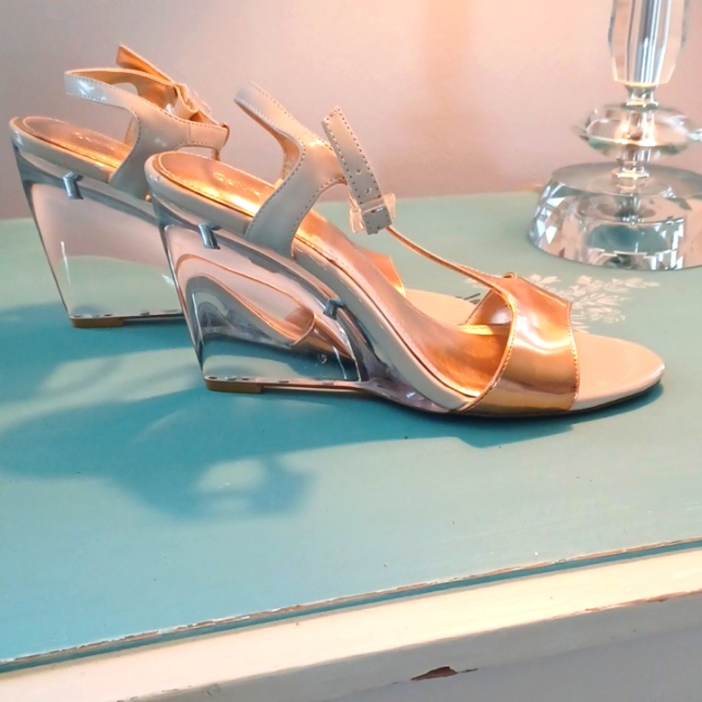 NWOT Acrylic Wedges Rose Gold Calvin Klein MATTIE T-Strap